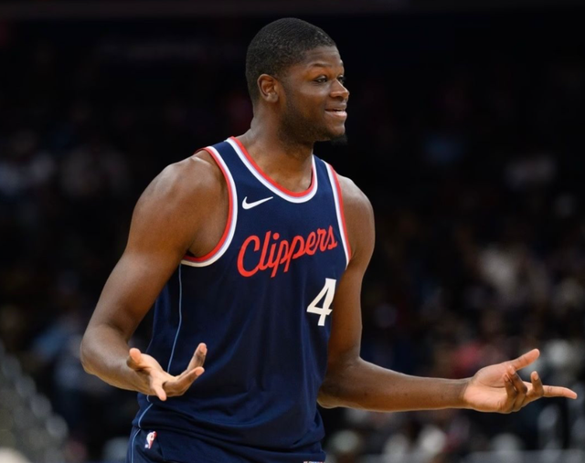 英超2025-CBA最新消息！曝班巴加盟上海，广东签约顶级内线，法耶去宁波