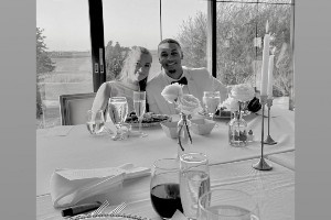 注册下载-爱情加冕！国王球员基根-穆雷今日与妻子步入婚姻殿堂！