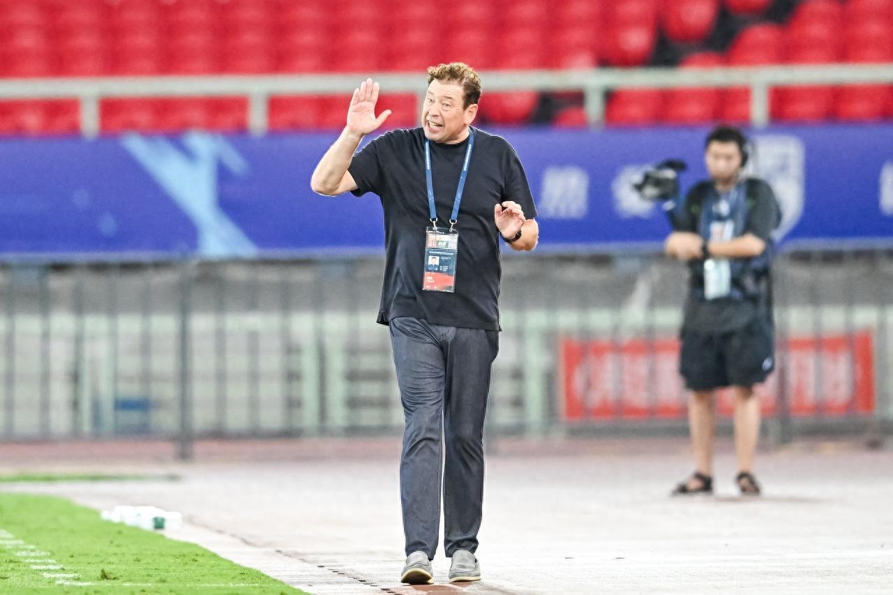 注册下载-斯卢茨基续约反而成为分水岭 8月仅一胜申花耗费6分优势谁需担责