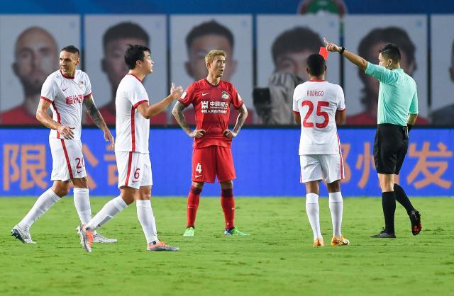 足球竞猜-【中超】罗歆直红罚下杨意林头球 十人河南0比1梅州
